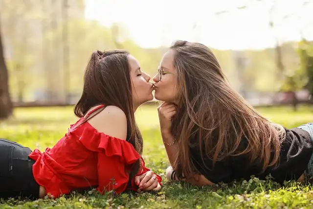 US Same-Sex Couples: Census 2020 Data & Trends